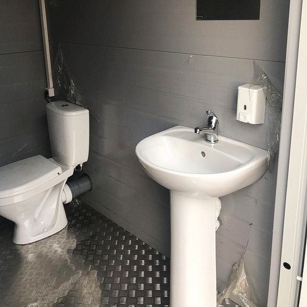 Теплая туалетная кабина Комфорт 105