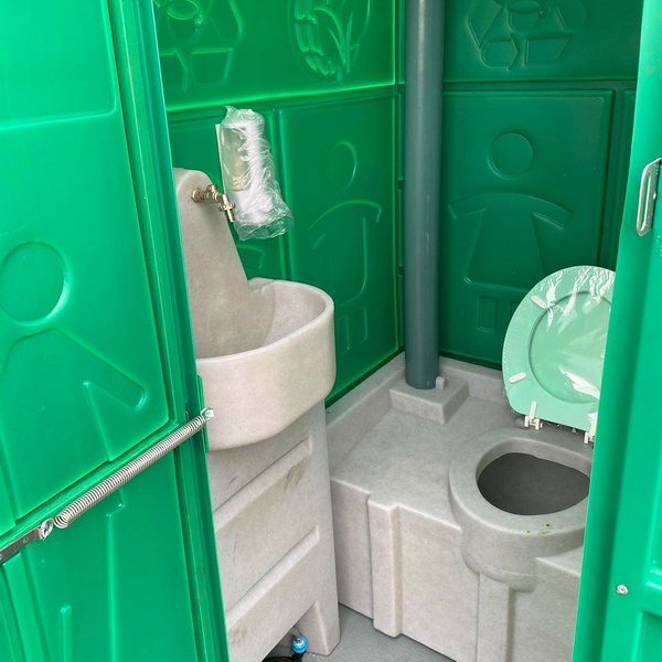 Пластиковая туалетная кабина 00057