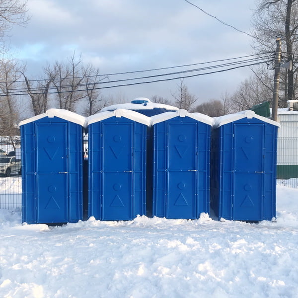 Зимняя туалетная кабина 001