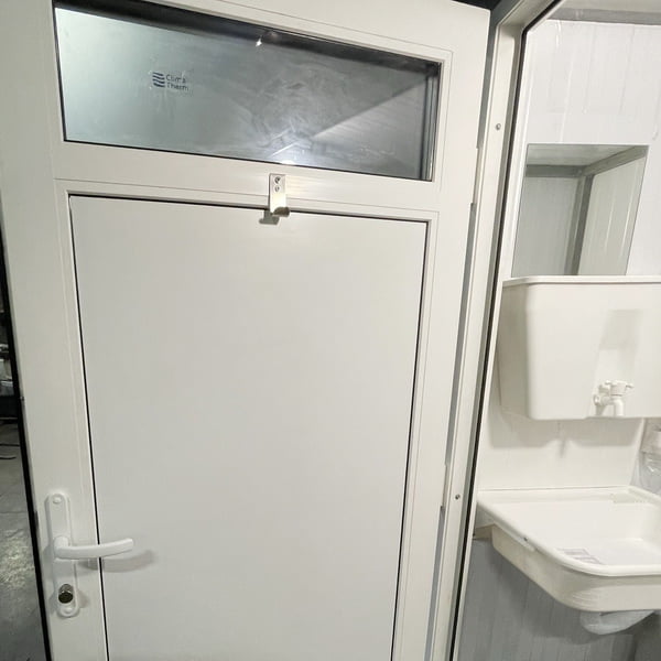 Теплая туалетная кабина Комфорт-Север 036